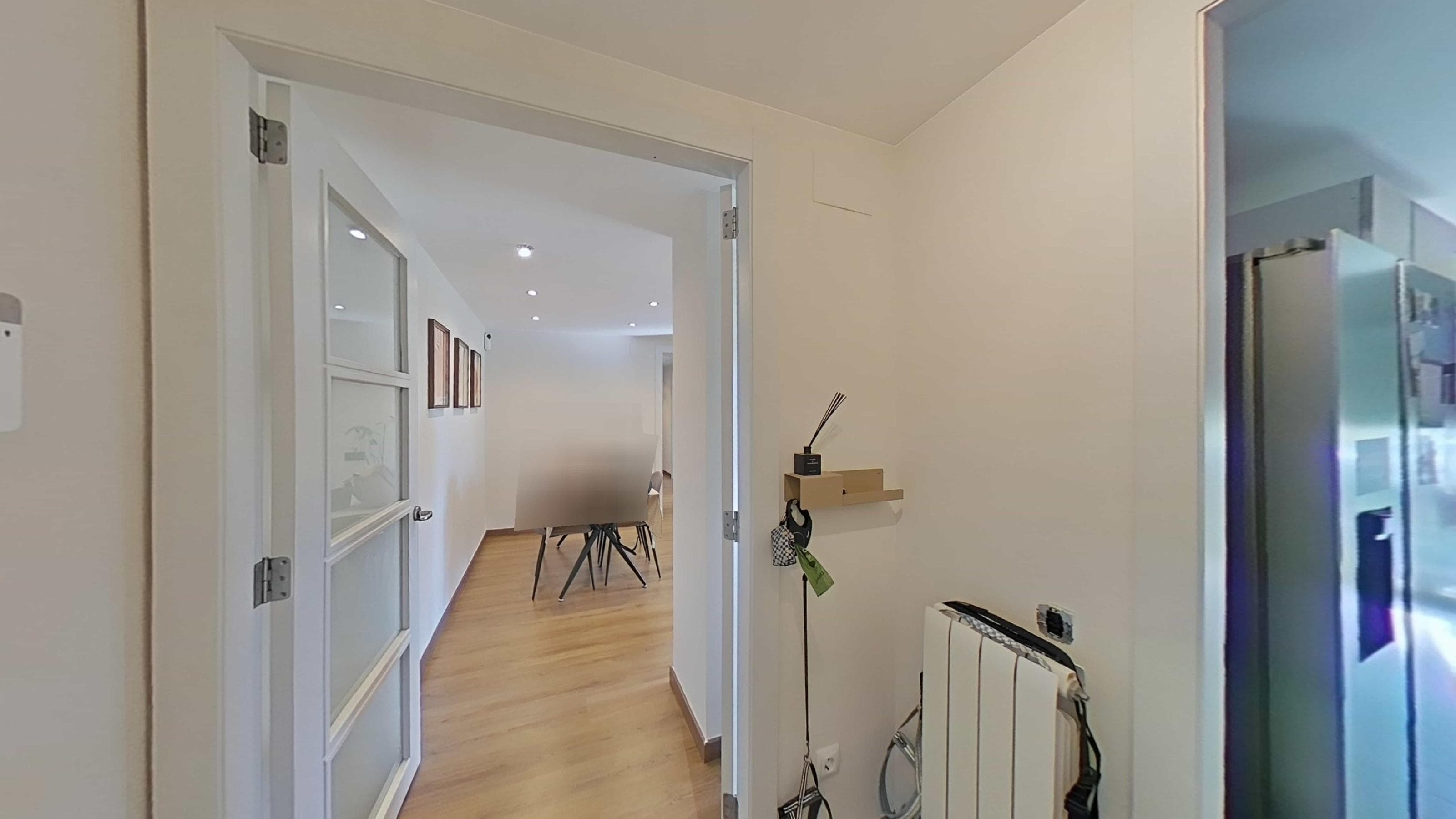 Piso en venta. Piso de 3hab. dobles, comedor con salida al balcón de 6m², cocina equipada, 2 baños. Parking. Reformado. En la Rambla de la Girada